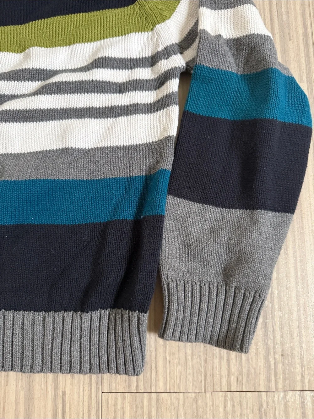 Gymboree sweater, like new, size 7-8